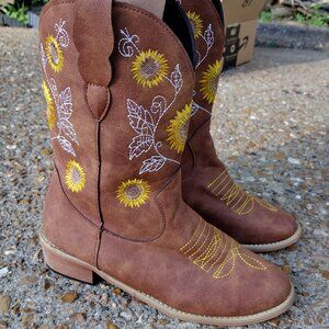 Women's cowboy boots size 38 (size 7)